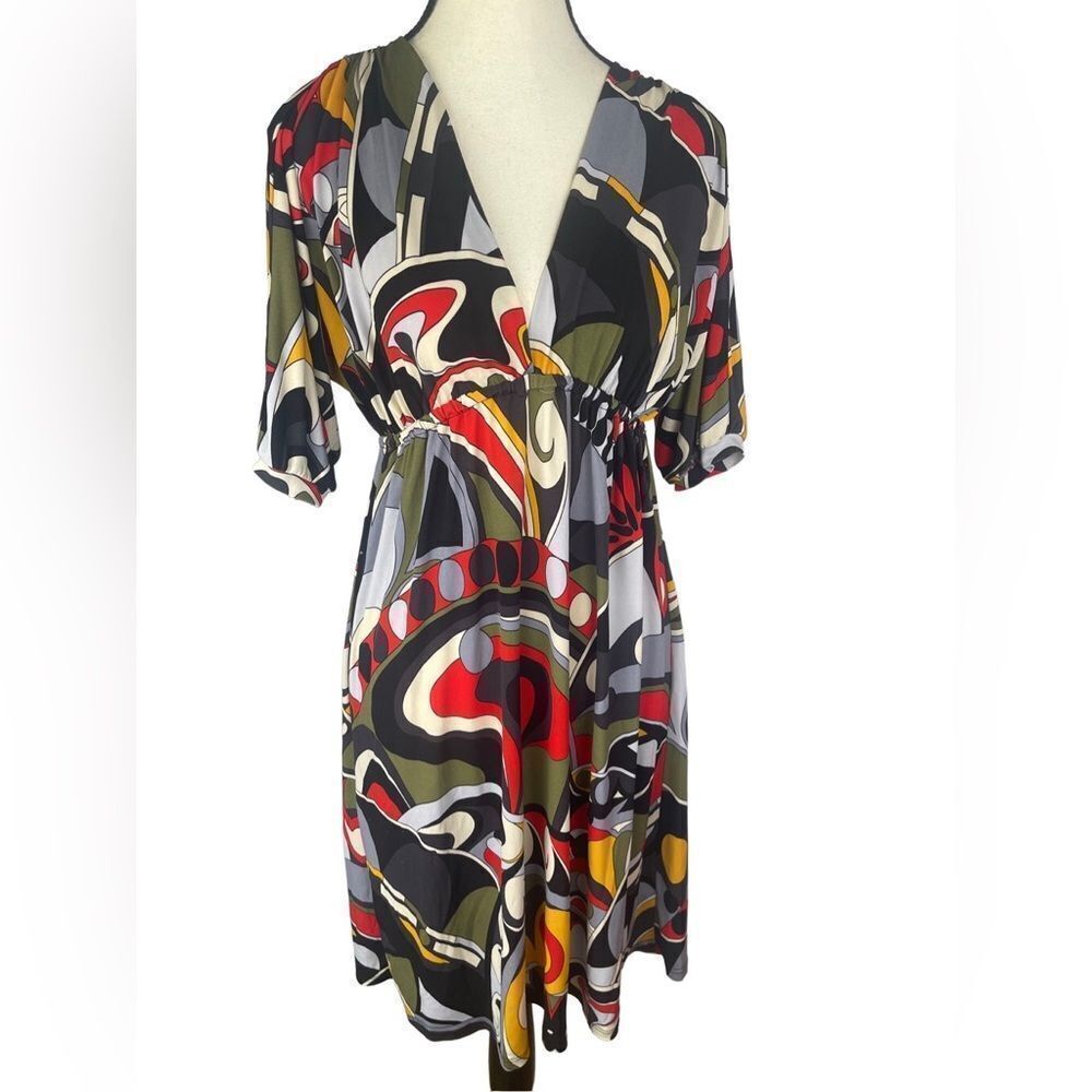 Soprano‎ multicolor Short Sleeve Thigh High Mod V-Neck Dress Sz M
K-000
